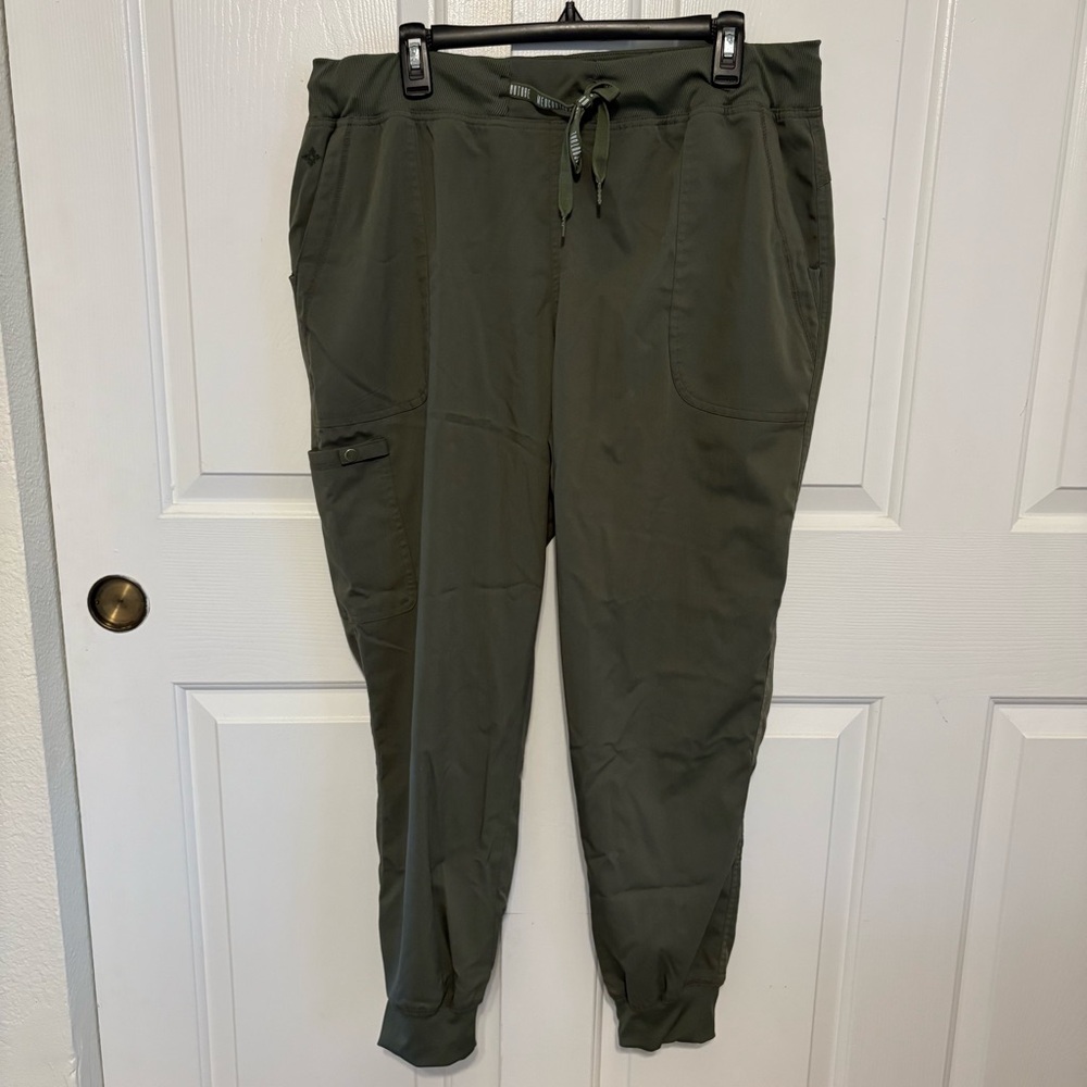Medcoture women’s Olive Green Jogger Scrubs